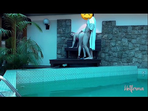 ❤️ Bòs envite sèvant nan pisin lan, men li pa t 'kapab reziste yon cho ️ Videyo pònografi nan ht.passionfeverspot.ru ❤