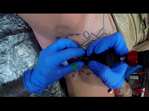 ❤️ Ekstrèmman tatoue hottie Sully Savage te fè yon tatoo sou klitoris li ️ Videyo pònografi nan ht.passionfeverspot.ru ❤